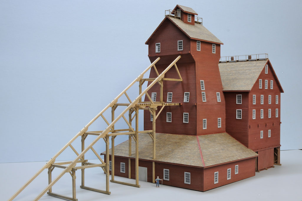 HO Scale Model Railroad Building